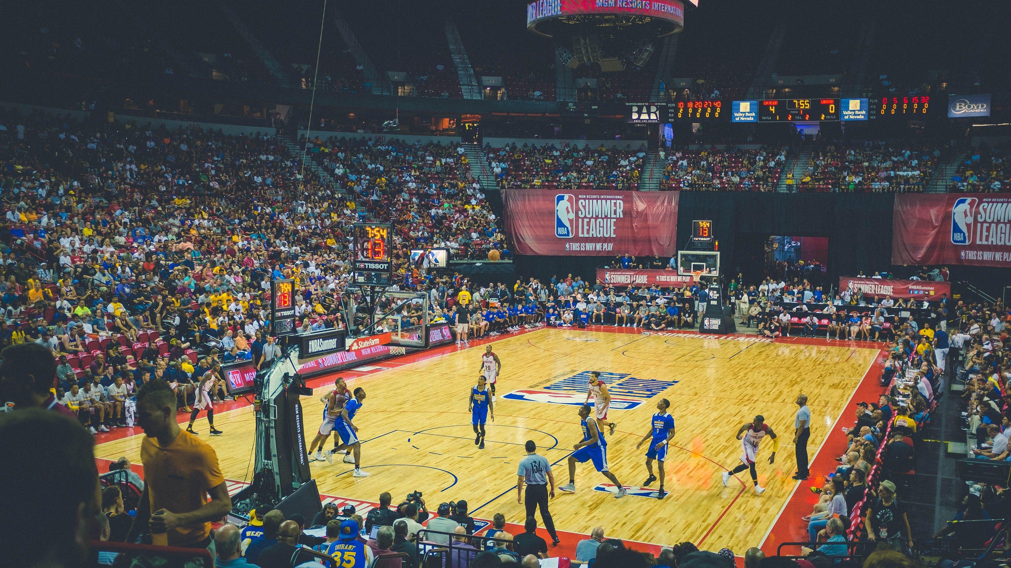 库里季后赛助攻超越传奇库西，跻身NBA历史第18位！